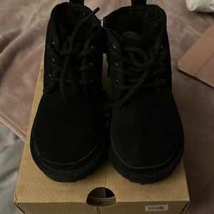 Ugg unisex size 9 toddler